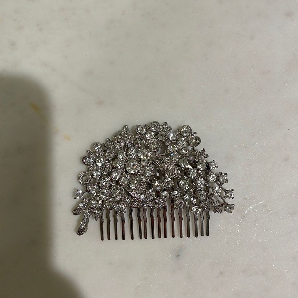 Woman’s hair clip